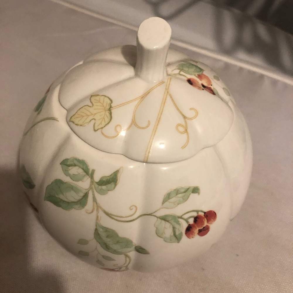 🎃Lenox Butterfly Meadow Harvest Ceramic Jar -160A $50 or $45 w/offer